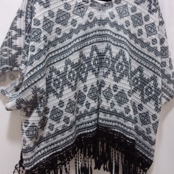 Boho Fringed Poncho - Picture 2 of 5